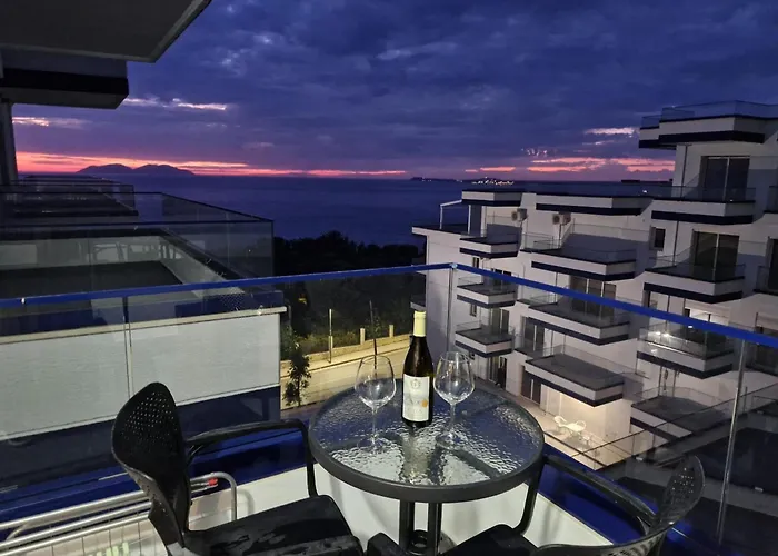 Sunset Vista Retreat Apartment *